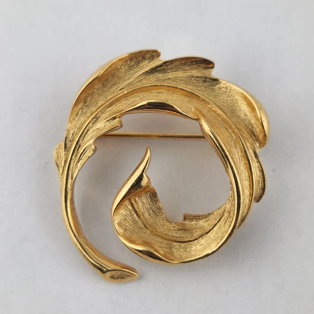 Monet Vintage Gold Tone Swirl Leaf Brooch Textured Brushed Botanical Pin‎